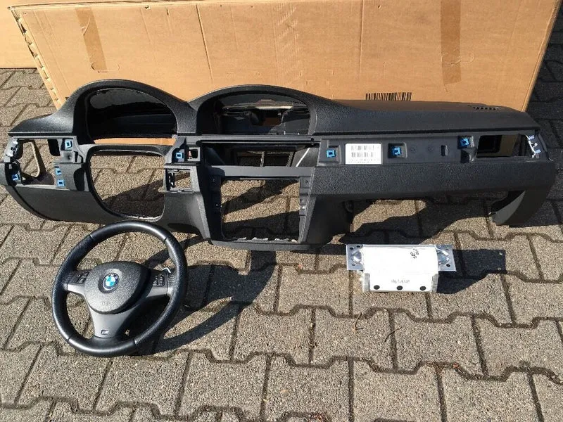 BMW E90 E91 E92 E93 ARMATURENBRETT NAVI AUSSP SCHWARZ 9120325 oh. GETRÄNKEHALTER