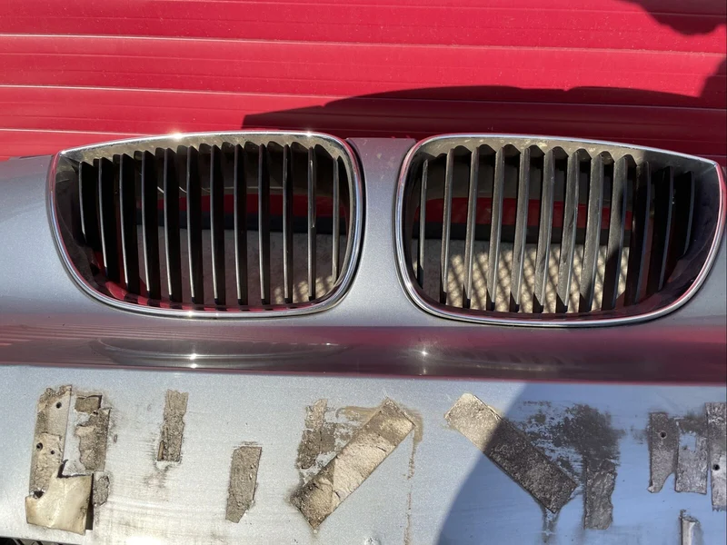 BMW E87 E81 Stoßstange VORNE mit GITTER NEBELSCHEINWERFER ZIERGITTER LEISTE