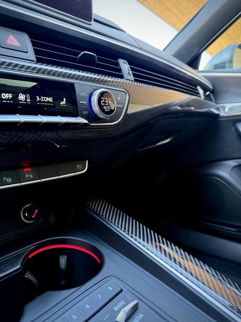 Carbon Interieurleisten Audi A4 / S4 / RS4 B9 inkl. Einbau
