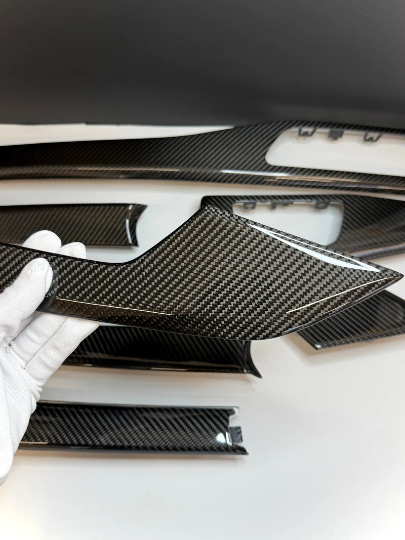 Carbon Interieurleisten Audi A4 / S4 / RS4 B9 inkl. Einbau
