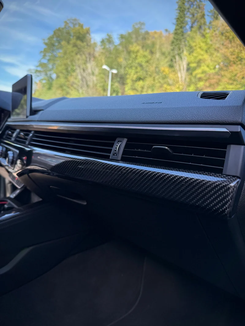 Carbon Interieurleisten Audi A4 / S4 / RS4 B9 inkl. Einbau