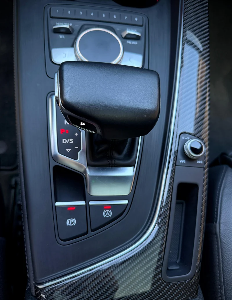 Carbon Interieurleisten Audi A4 / S4 / RS4 B9 inkl. Einbau