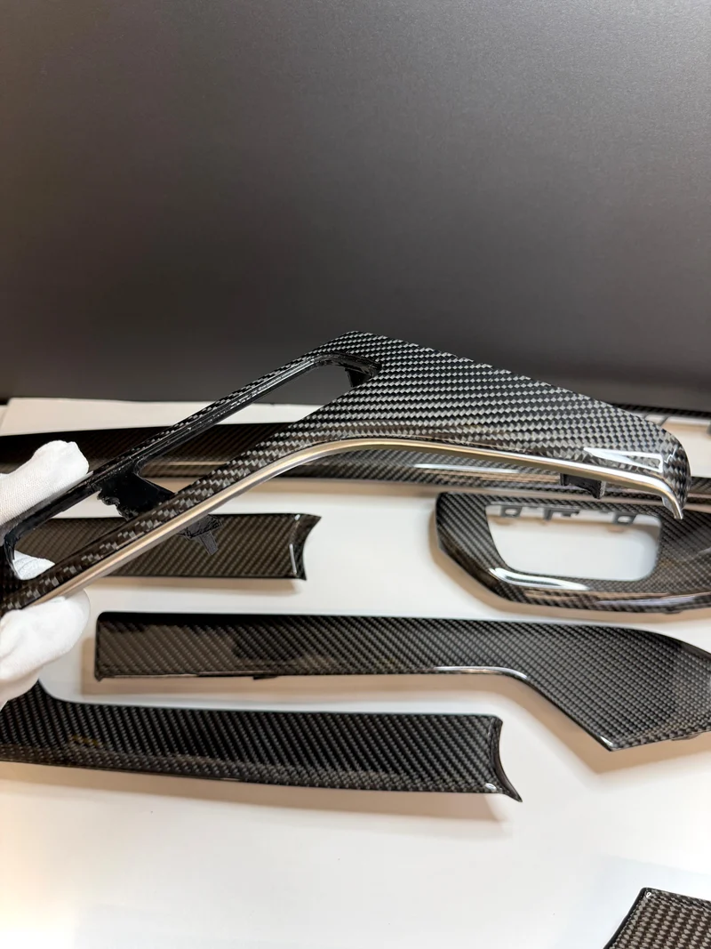 Carbon Interieurleisten Audi A4 / S4 / RS4 B9 inkl. Einbau