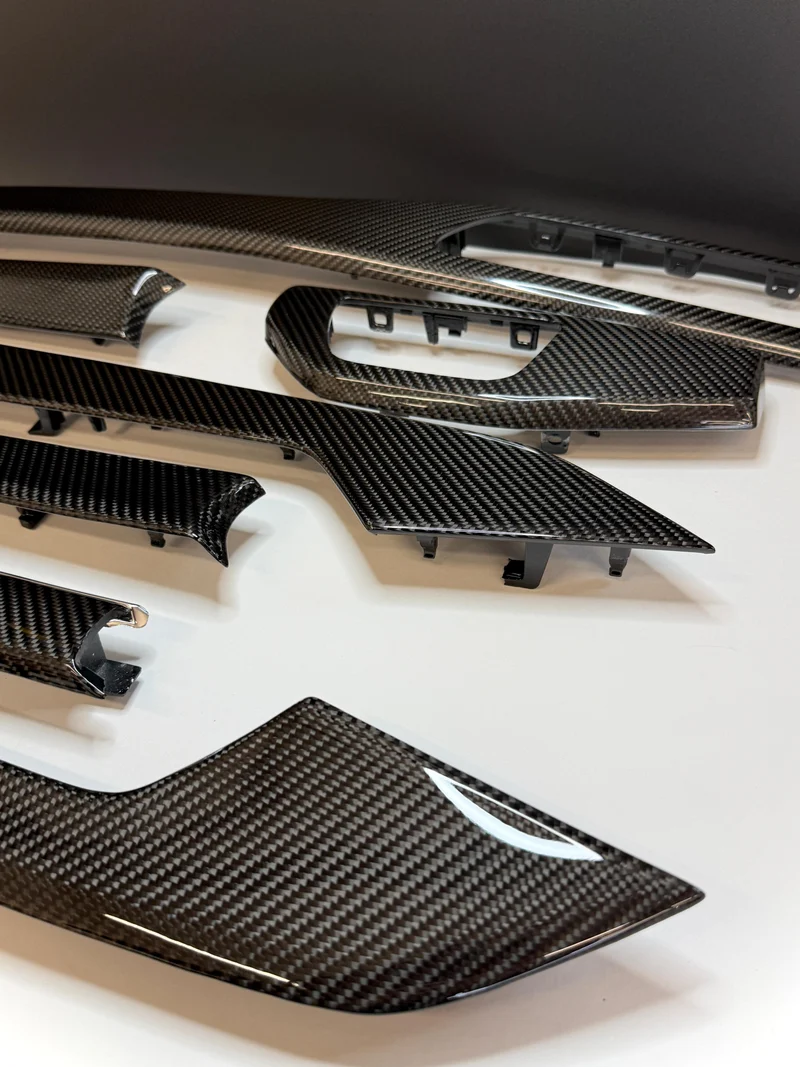 Carbon Interieurleisten Audi A4 / S4 / RS4 B9 inkl. Einbau