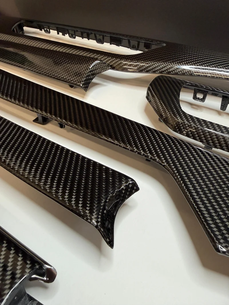 Carbon Interieurleisten Audi A4 / S4 / RS4 B9 inkl. Einbau