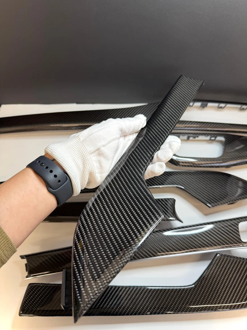 Carbon Interieurleisten Audi A4 / S4 / RS4 B9 inkl. Einbau