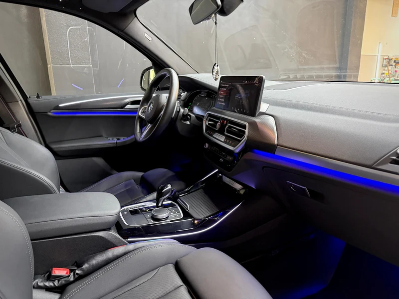 Ambientebeleuchtung für BMW X4 (G02) inkl. Einbau (Nachrüstung)
