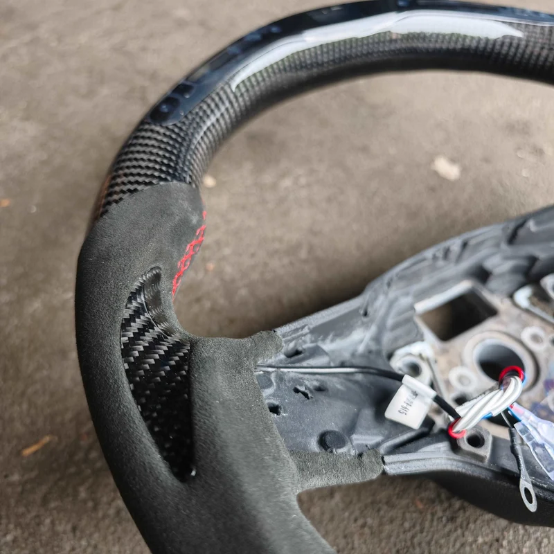 Carbon Lenkrad für VW Golf 8, GTI, R mit Schaltanzeige