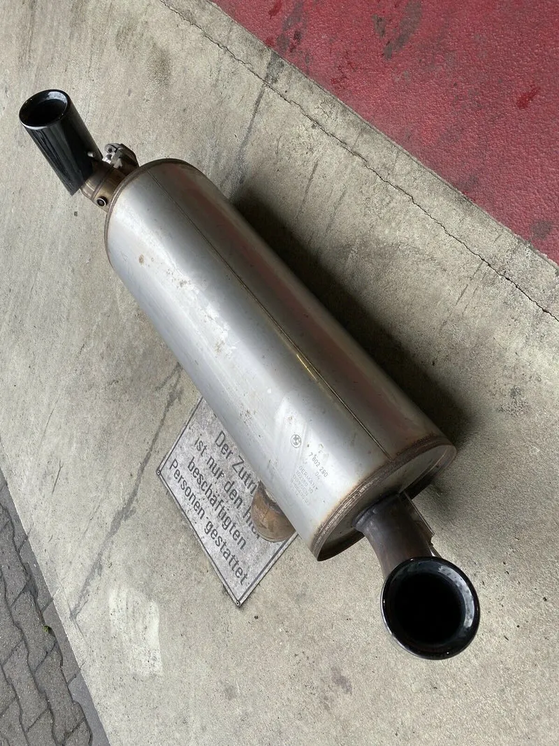 BMW F20 F21 M PAKET 135i Auspuff Endschalldämpfer Auspuffanlage 7602290