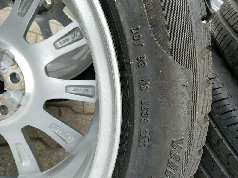 JAGUAR XE ALUFELGEN 7x17 ET48.5 VOLVO FORD Winterreifen 205 55 r17 95H GX73-1007