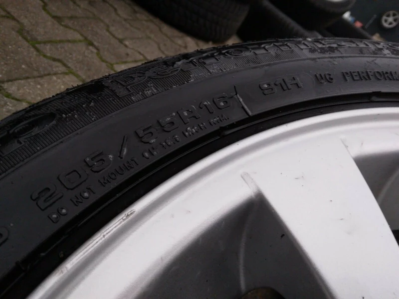 BMW E90 E91 Alufelgen 6775595 Styling 156 Winterreifen 205 55 R16 91H Goodyear