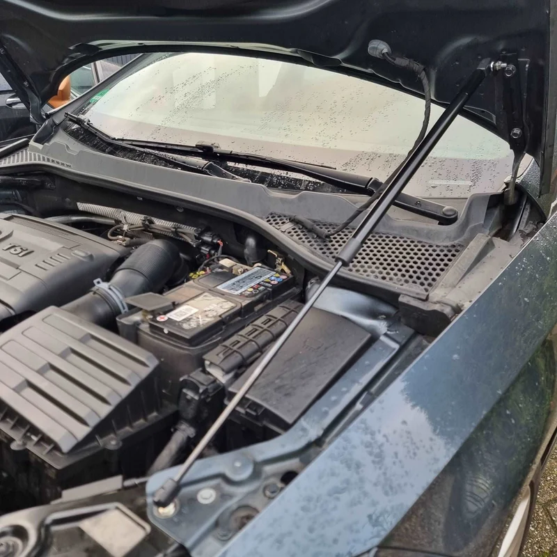 Haubendämpfer/ lifter für VW Golf 8 und Seat Leon 5F