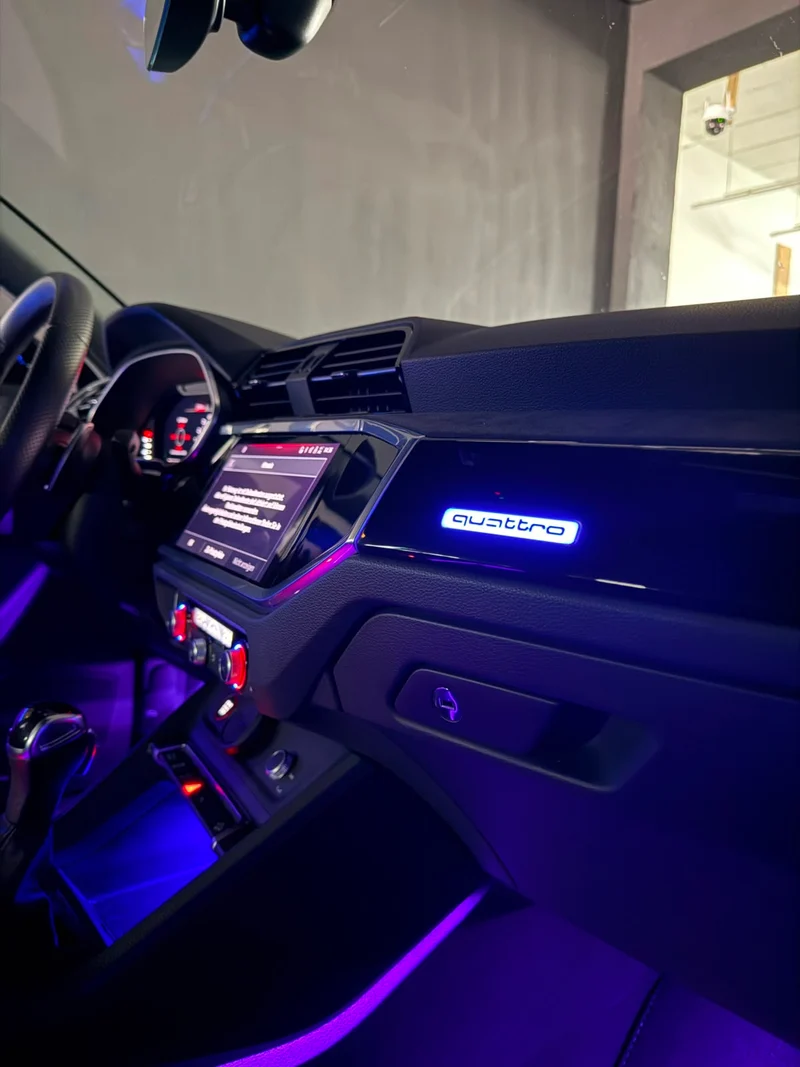 Ambientebeleuchtung für Audi Q3 RSQ3 (F3) inkl. Einbau (Nachrüstung)