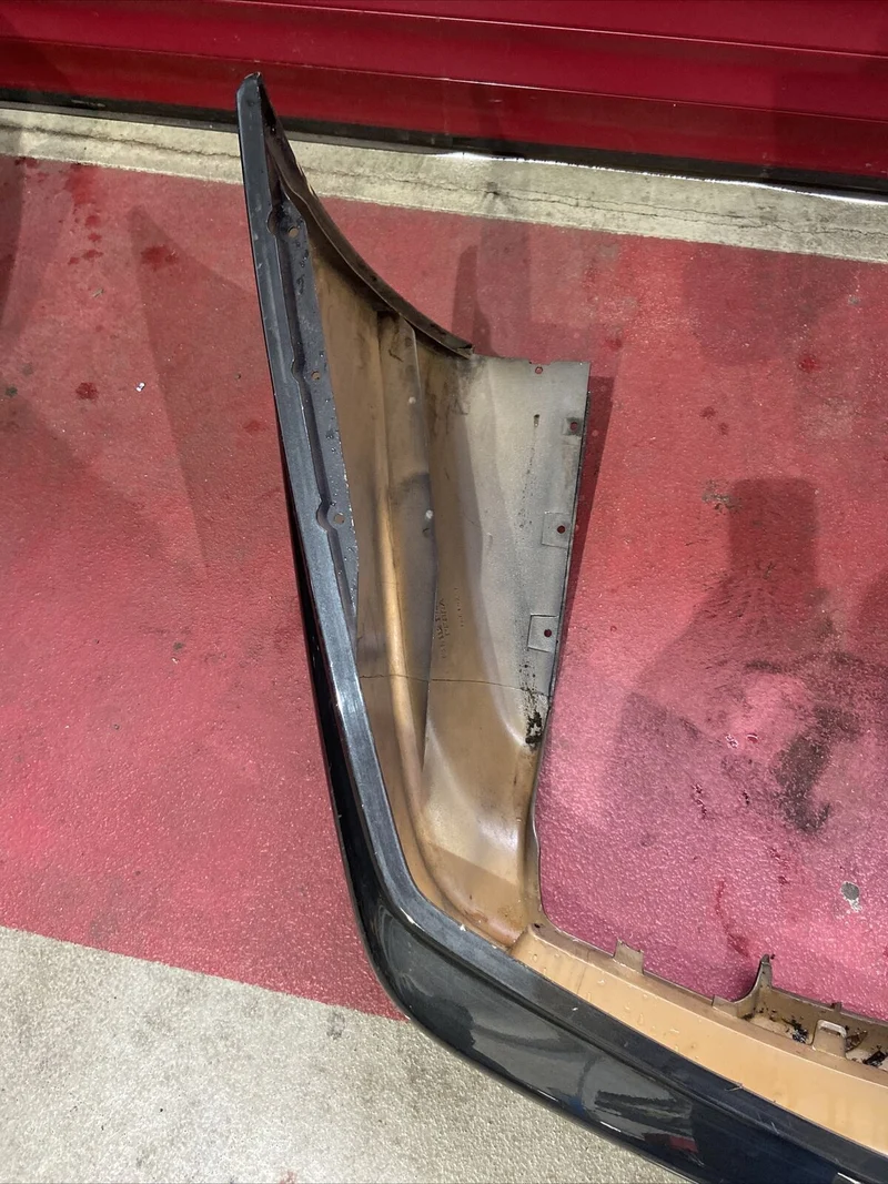ORIGINAL BMW 8er E31 Stoßstange hinten Verkleidung Stoßfänger 1940757