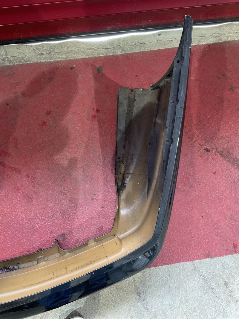 ORIGINAL BMW 8er E31 Stoßstange hinten Verkleidung Stoßfänger 1940757