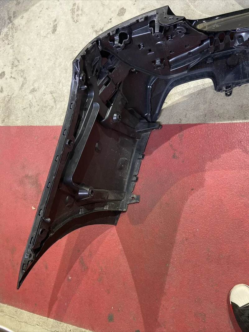 BMW G30 LCI Stoßstange hinten 9498613 inkl 3x Führung links rechts mitte