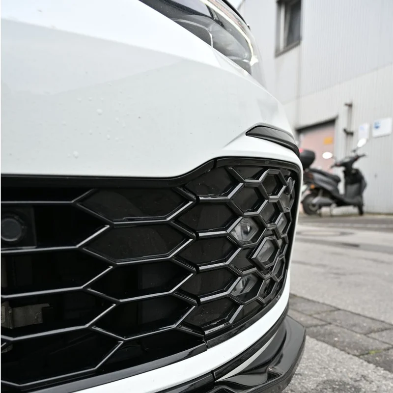 Kühlergrill Gitter Wabengrill Hochglanz Schwarz für Golf 8 GTI / Clubsport