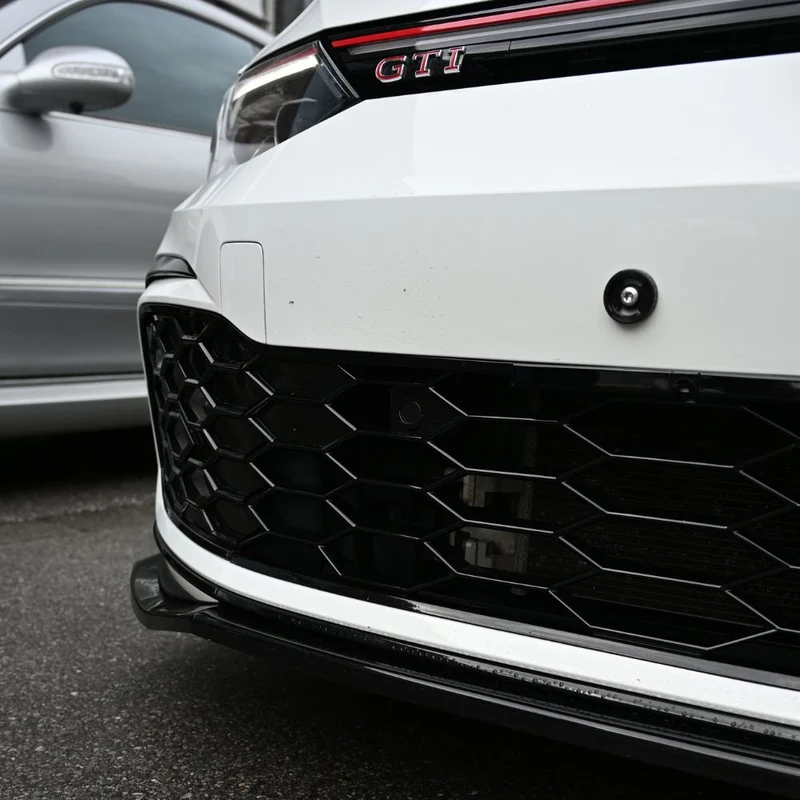 Kühlergrill Gitter Wabengrill Hochglanz Schwarz für Golf 8 GTI / Clubsport