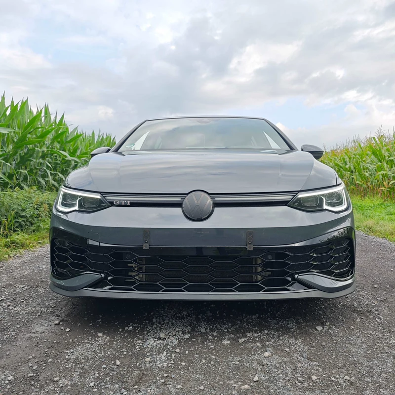 Kühlergrill Gitter Wabengrill Hochglanz Schwarz für Golf 8 GTI / Clubsport