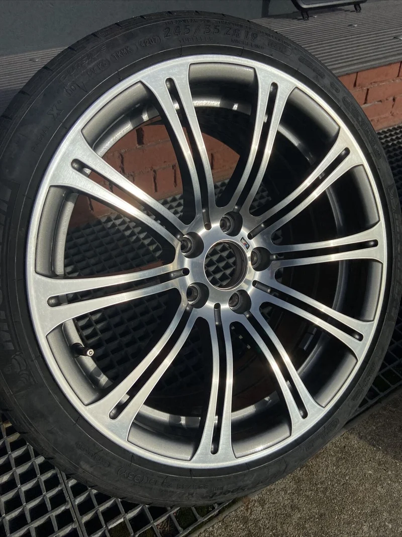 1x BMW E92 E93 E90 M3 M220 ALUFELGE 245 35 ZR19 93Y MICHELIN 8.5J 2283555 IS29