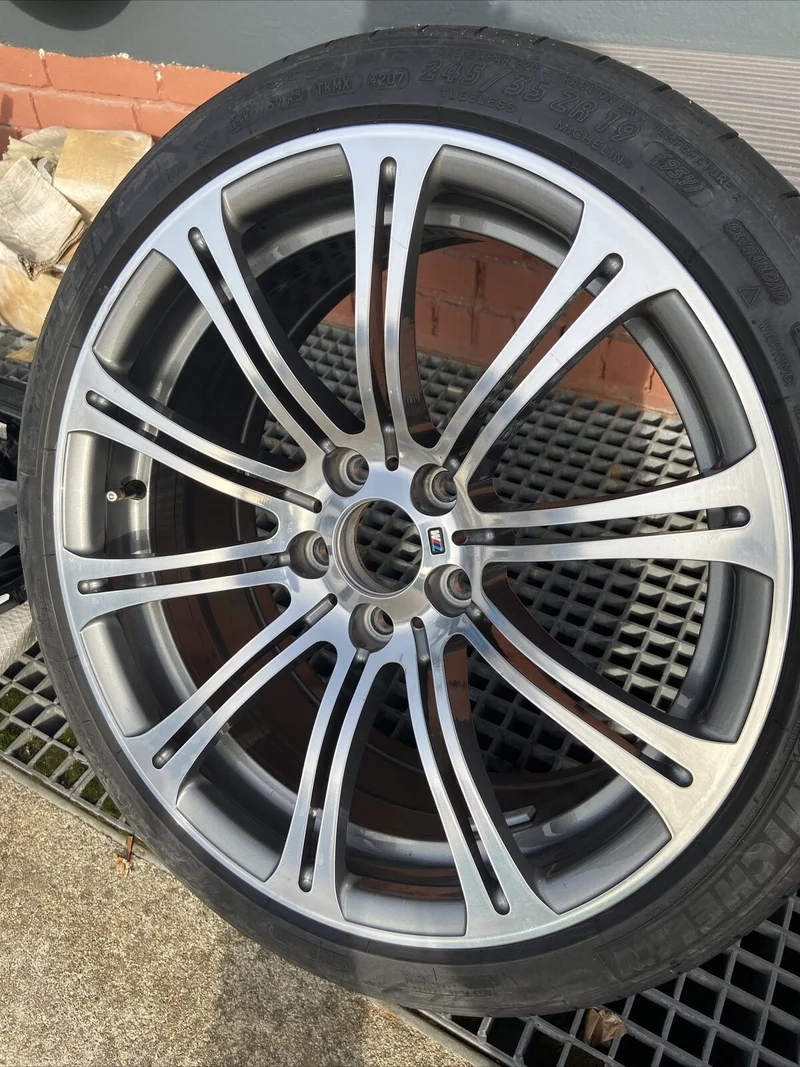 1x BMW E92 E93 E90 M3 M220 ALUFELGE 245 35 ZR19 93Y MICHELIN 8.5J 2283555 IS29