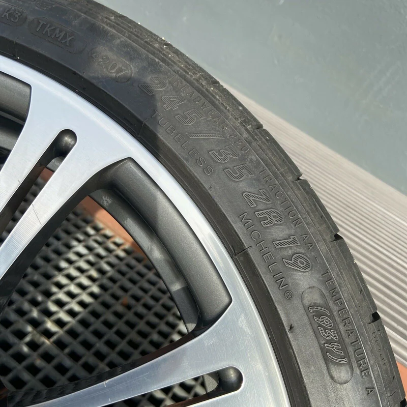 1x BMW E92 E93 E90 M3 M220 ALUFELGE 245 35 ZR19 93Y MICHELIN 8.5J 2283555 IS29