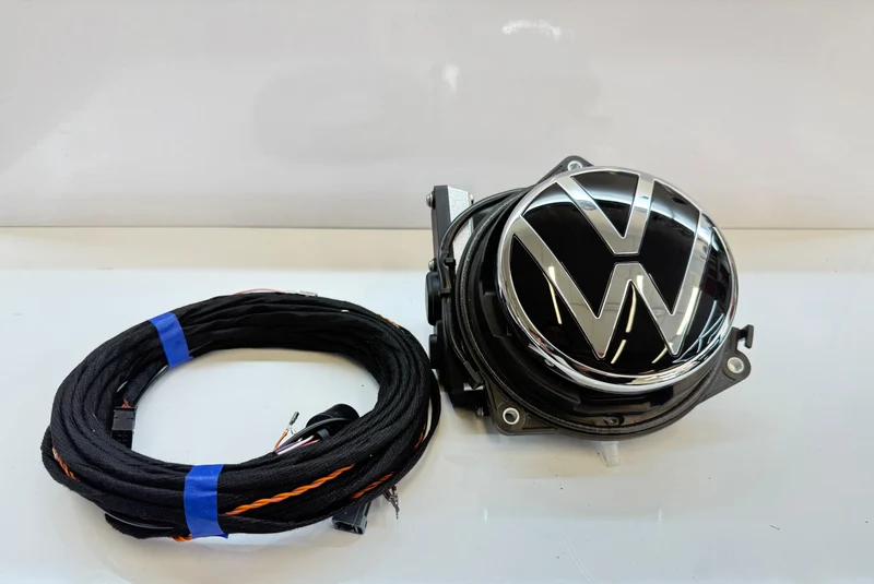 Originale Rückfahrkamera für Volkswagen Polo AW inkl. Einbau (Nachrüstung)