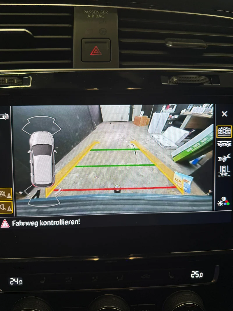 Originale Rückfahrkamera für Volkswagen Polo AW inkl. Einbau (Nachrüstung)