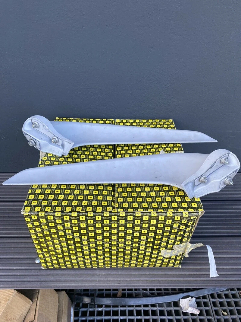 ORIG. PAAR FERRARI 458 ITALIA SPOILER FLAPS f Stoßstange VORNE 81761910 NEUTEIL