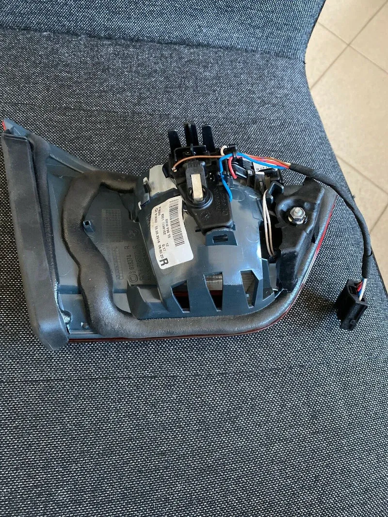 ORIGINAL BMW F32 F33 F36 F83 M4 Heckleuchte R. INNEN Rückleuchte 7296102 Bj 2019