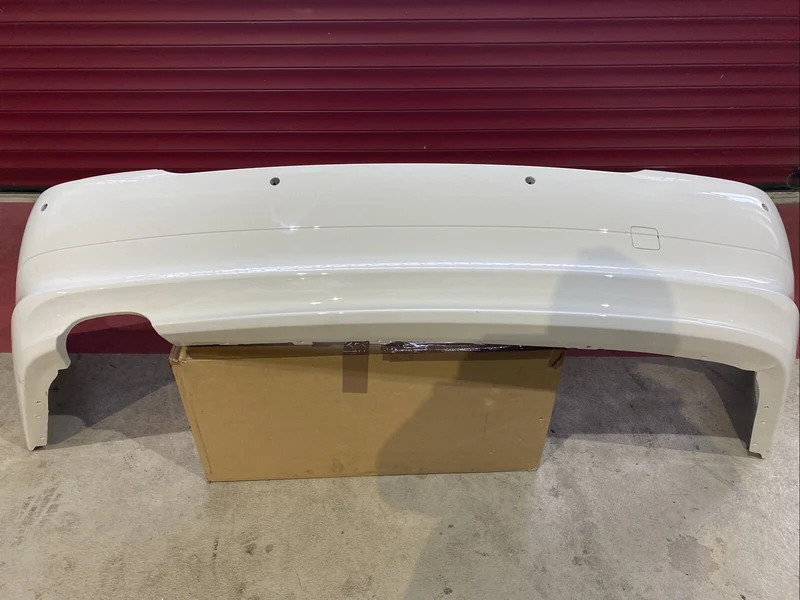 ORIGINAL BMW E90 LCI Facelift Limousine Stoßstange PDC Löcher Alpinweiss