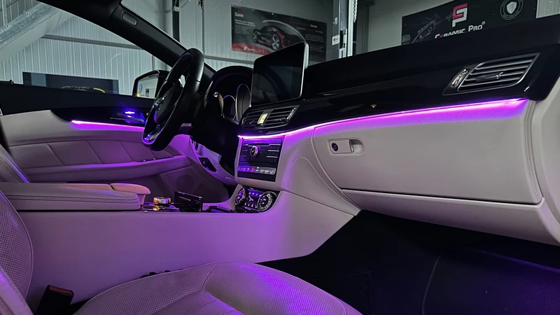 Ambientebeleuchtung für Mercedes CLS (W218) inkl. Einbau (Nachrüstung)