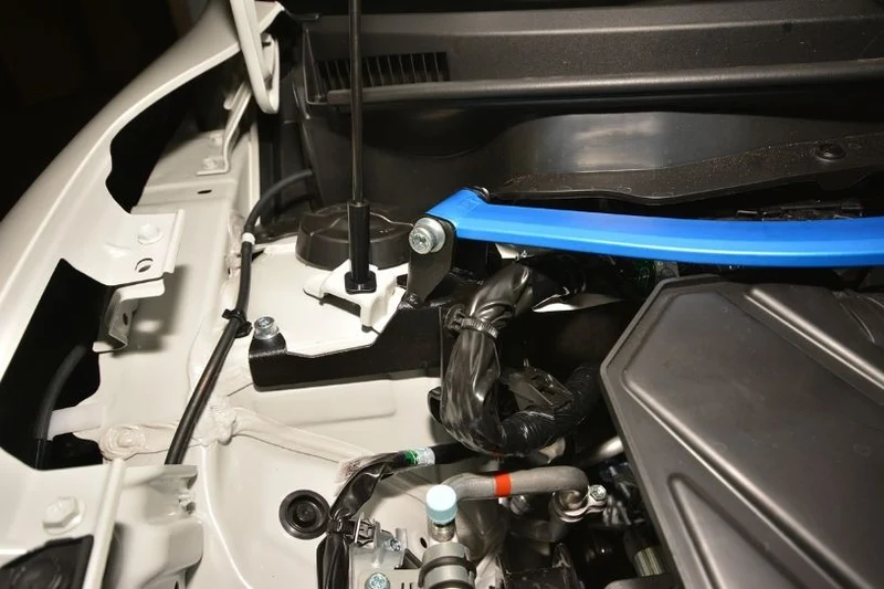 Suzuki Swift MK6 Domstrebe VA - Hardrace