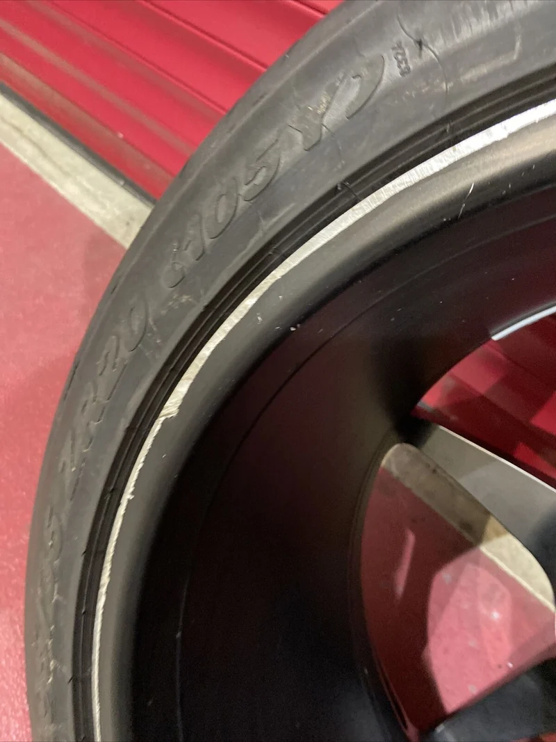 1x FERRARI 458 Alufelge DIAMOND 255226 HINTEN 295 35 ZR20 105Y Pirelli P ZERO