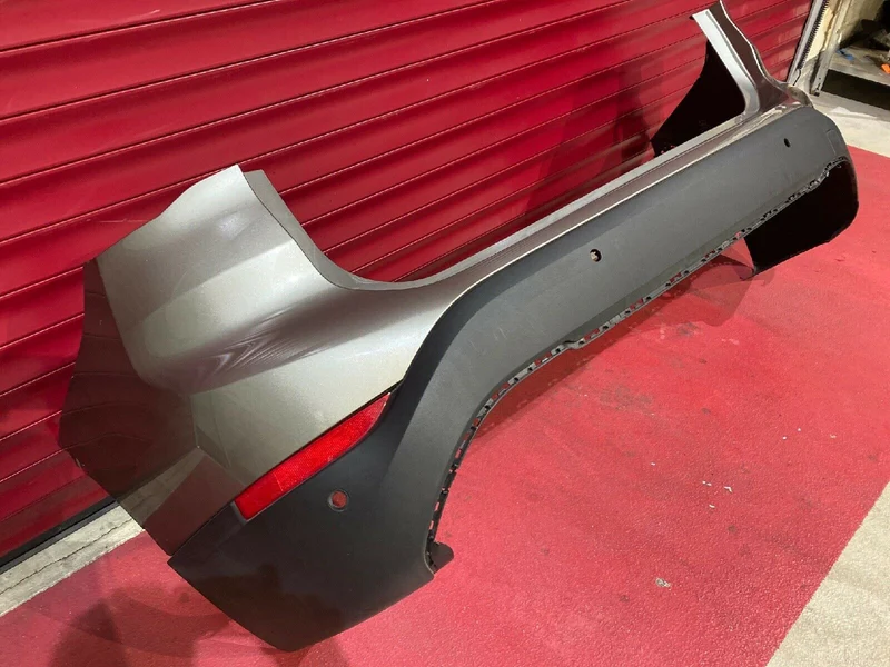 BMW X1 F48 NEUESTE MODELL Stoßstange 7355260 MITTE 7355271 mit PDC