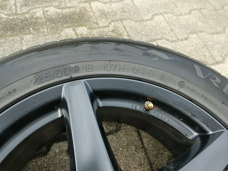 Mercedes ML76 Ronal R41 VOLVO 7.5J 18 ET45 Winterreifen 235 60 R18 107H KBA46270