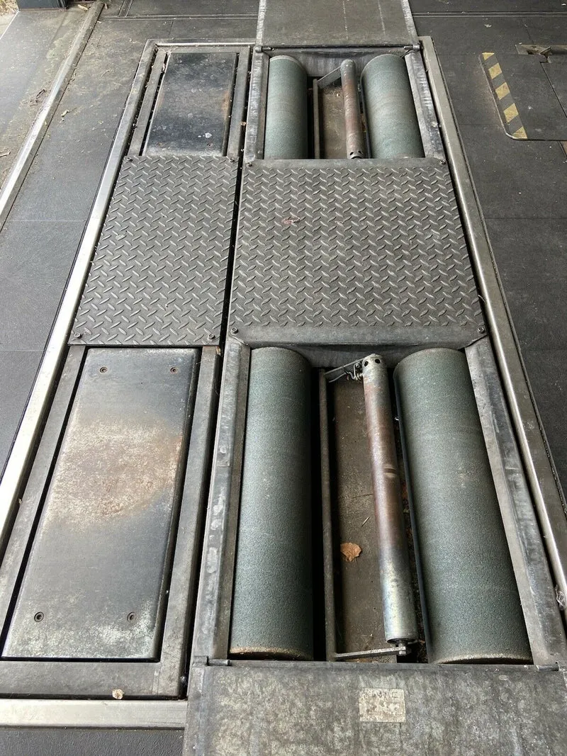 NUSSBAUM ACHSVERMESSUNGSBÜHNE & BREMSENPRÜFSTAND UNILIFT 3500 NT PLUS / NTS 520