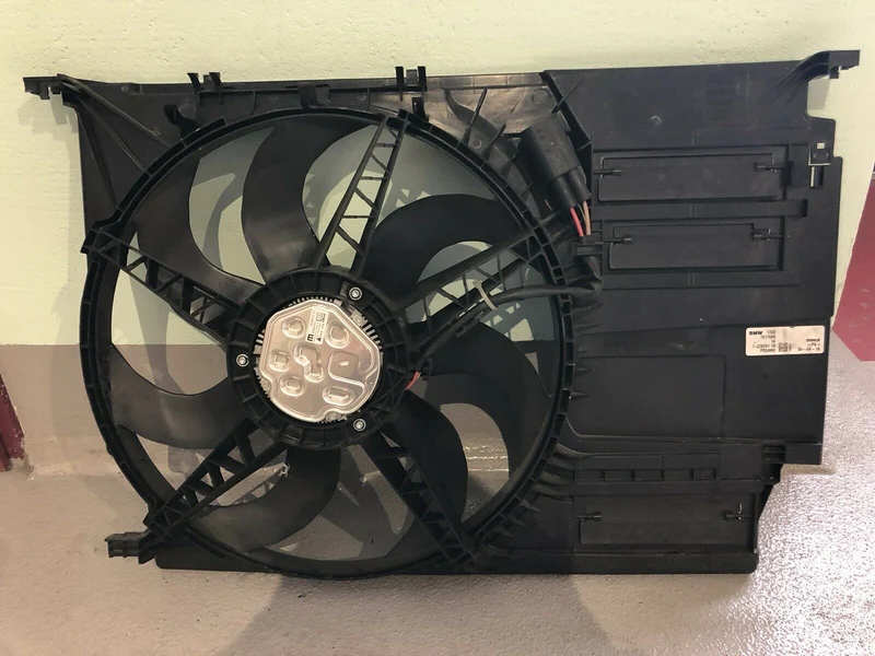 BMW X1 F48 F45 F46 MINI F55 Lüfterzarge 7617609 mit Lüfter Ventilator 7636070