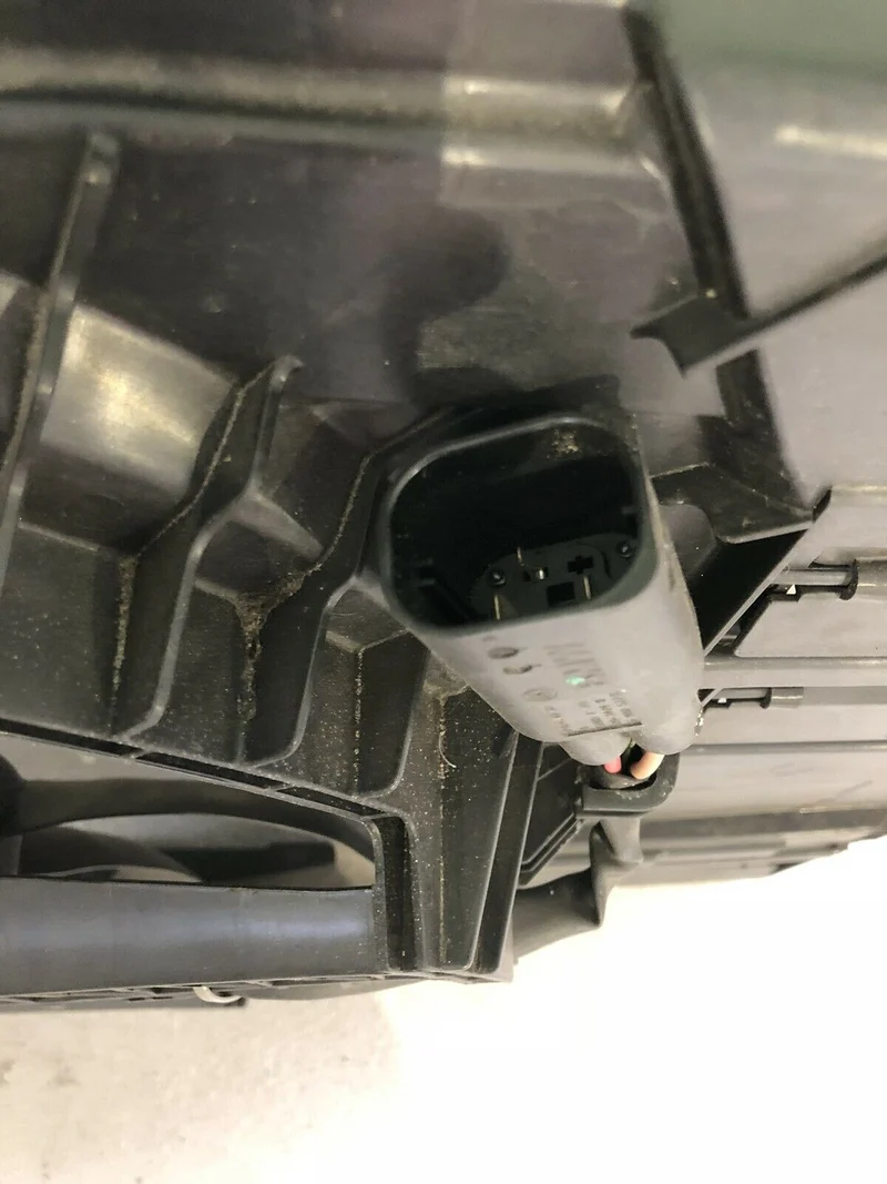 BMW X1 F48 F45 F46 MINI F55 Lüfterzarge 7617609 mit Lüfter Ventilator 7636070