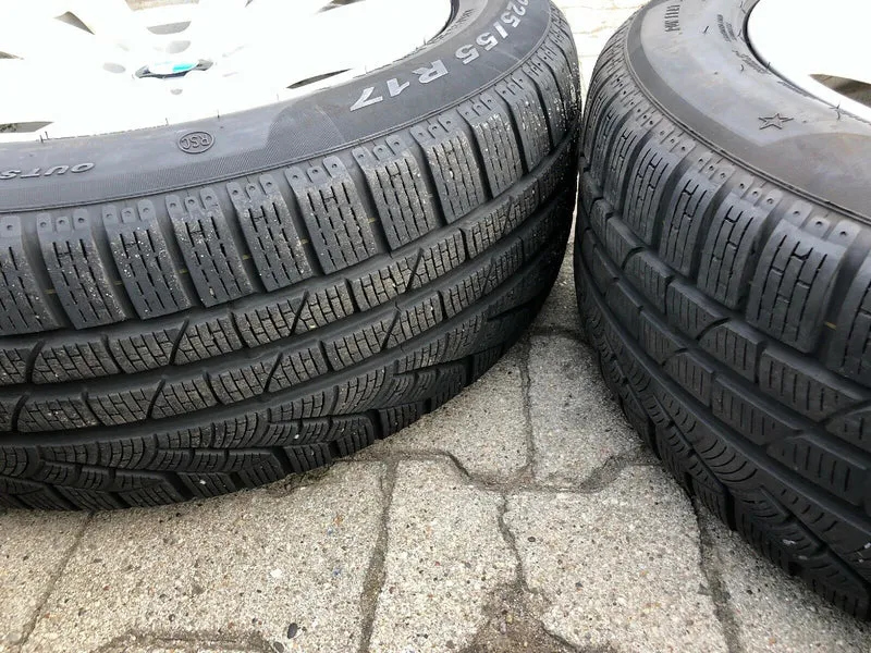 BMW F10 F11 F06 F12 V Speiche 236 Alufelgen Winterreifen 225 55 R17 97H PIRELLI