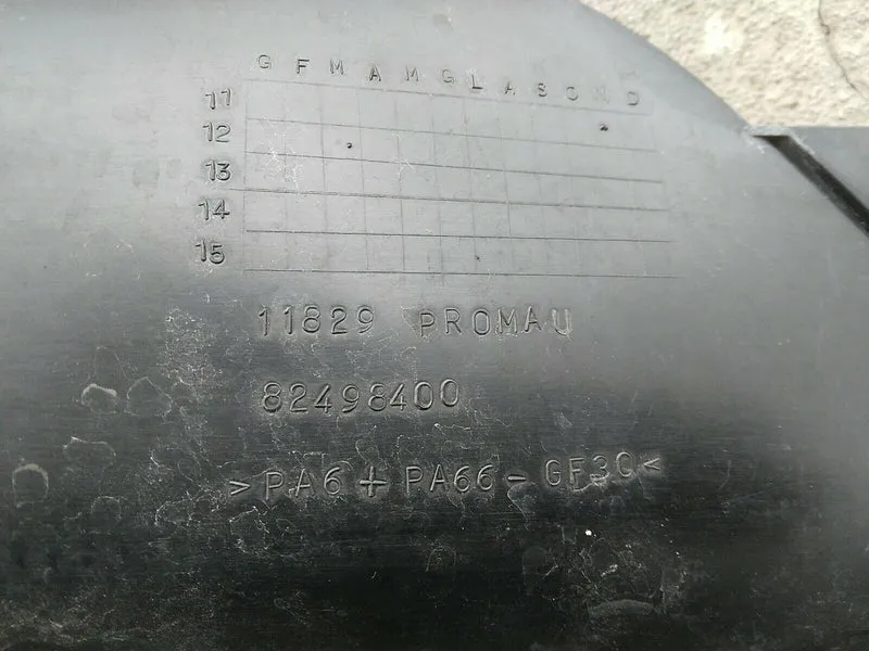 Original Ferrari Luftauslasskanal vorne links Kotflügel Luftkanal 84243700