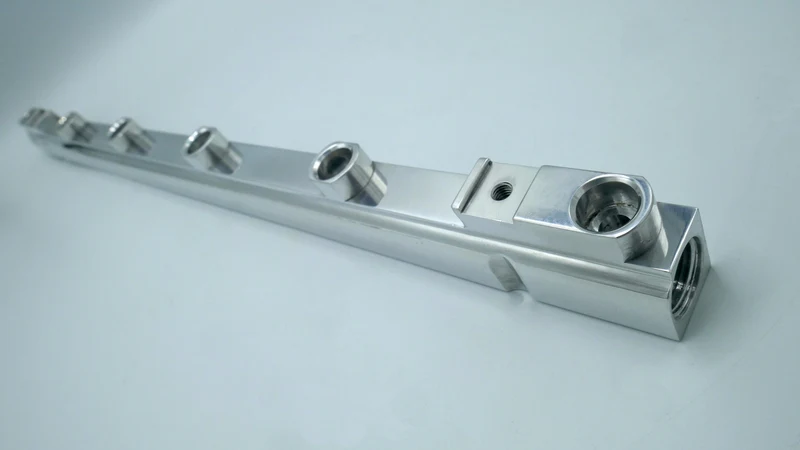 Aeroflow Fuel Rail RB25 - poliert
