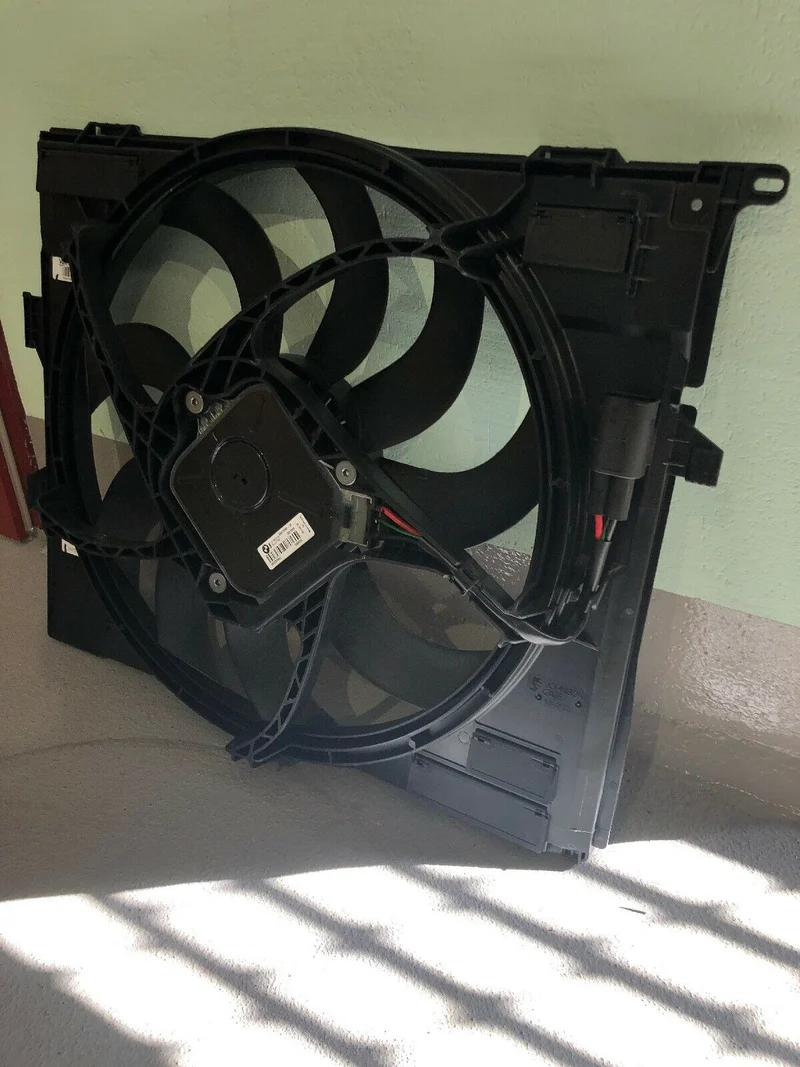 BMW F30 F31 LCI FACEL. F32 F33 F36 BENZIN Lüfterzarge Lüfter Ventilator 8625439