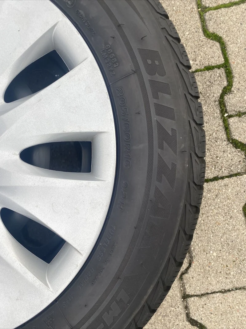 BMW F30 F31 Bridgestone RSC Winterreifen RDCI SENSOREN 205 60 R16 92H RADKAPPEN