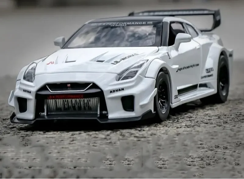 Nissan GTR CSR2 1:32 Model Samochodu Metalowy