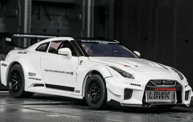 Nissan GTR CSR2 1:32 Model Samochodu Metalowy