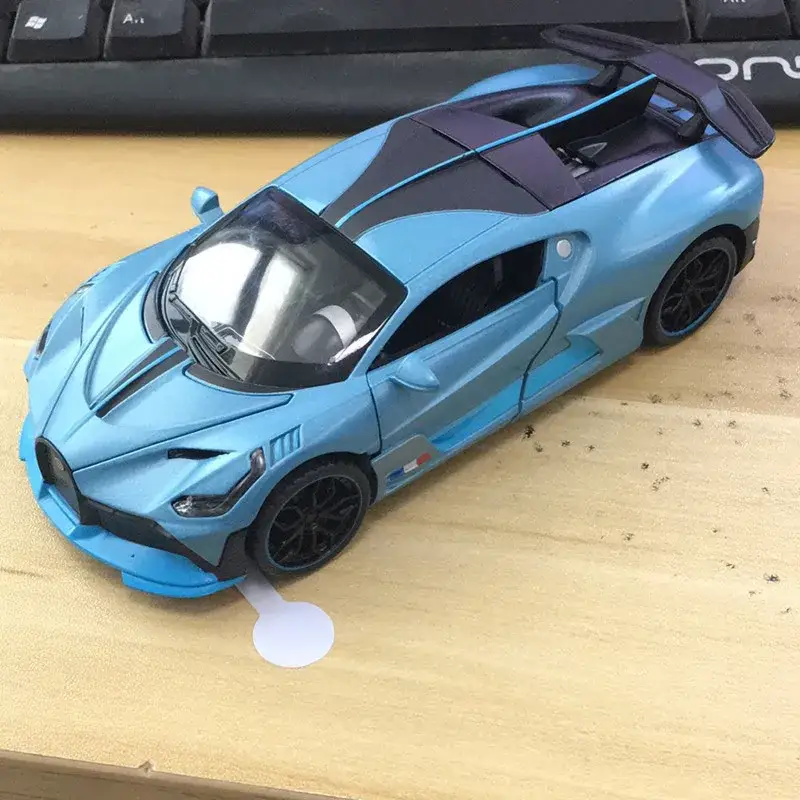 Bugatti Divo 1:32 Model Samochodu Metalowy Światło