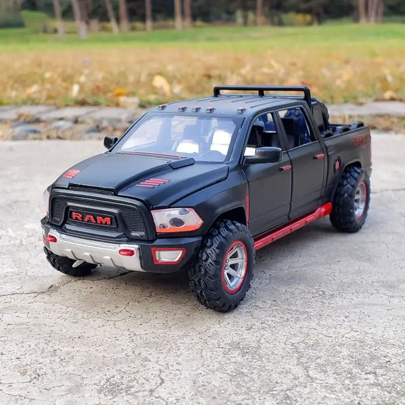 RAM Pickup Truck 1:32 Model Samochodu Metalowy Dźwięk i Światło